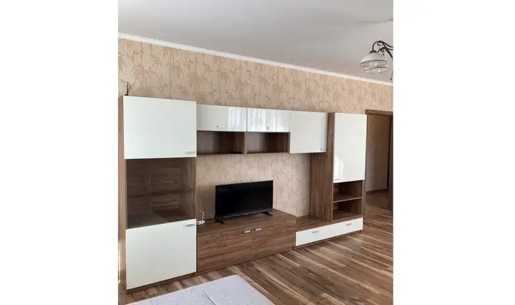 CLASSIC RED APARTMENT