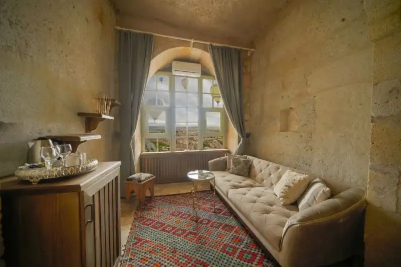 TAKAEV CAVE HOUSE