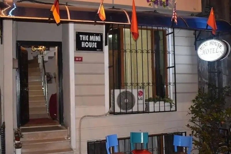 MINI HOUSE HOTEL