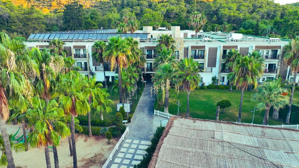GREEN BAY RESORT (EX. CRYSTAL GREEN BAY RESORT & SPA)