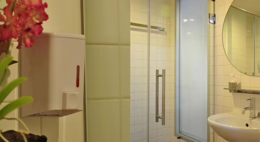 THE BEDROOMS BOUTIQUE HOTEL