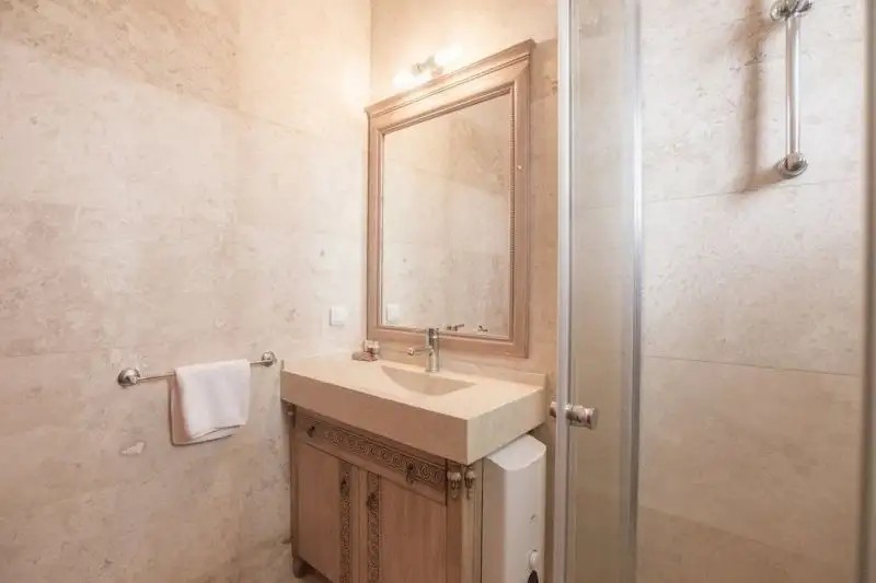 ALAROOF HOTEL