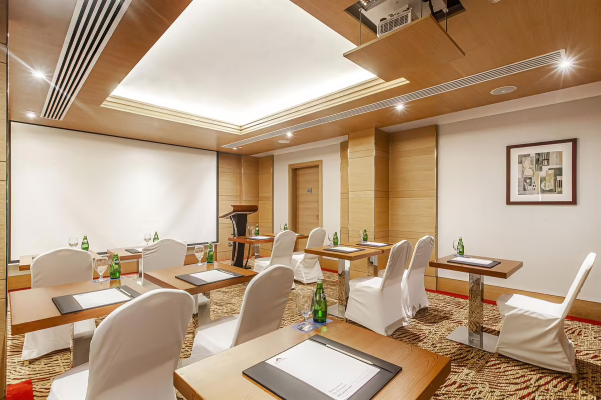 GOLDEN SANDS HOTEL & RESIDENCES