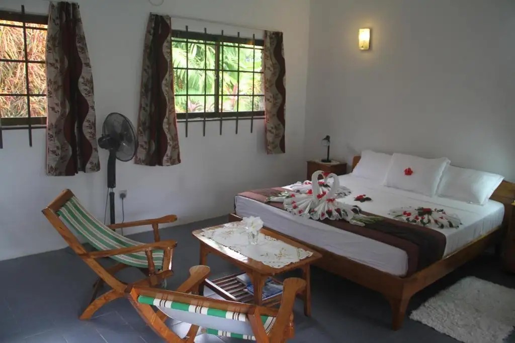 DANIELLAS BUNGALOWS
