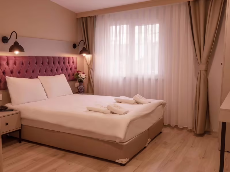 THE LOLA HOTEL
