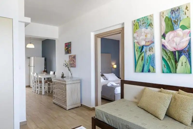 GOLDEN BAY HOTEL & BUNGALOWS