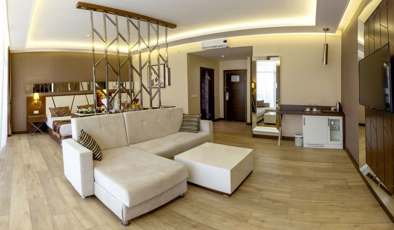 suite with balcony