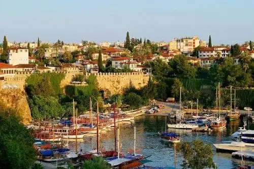 LAVIN SUITES HOTEL