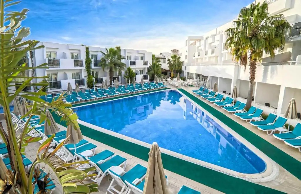 SHARK CLUB HOTEL