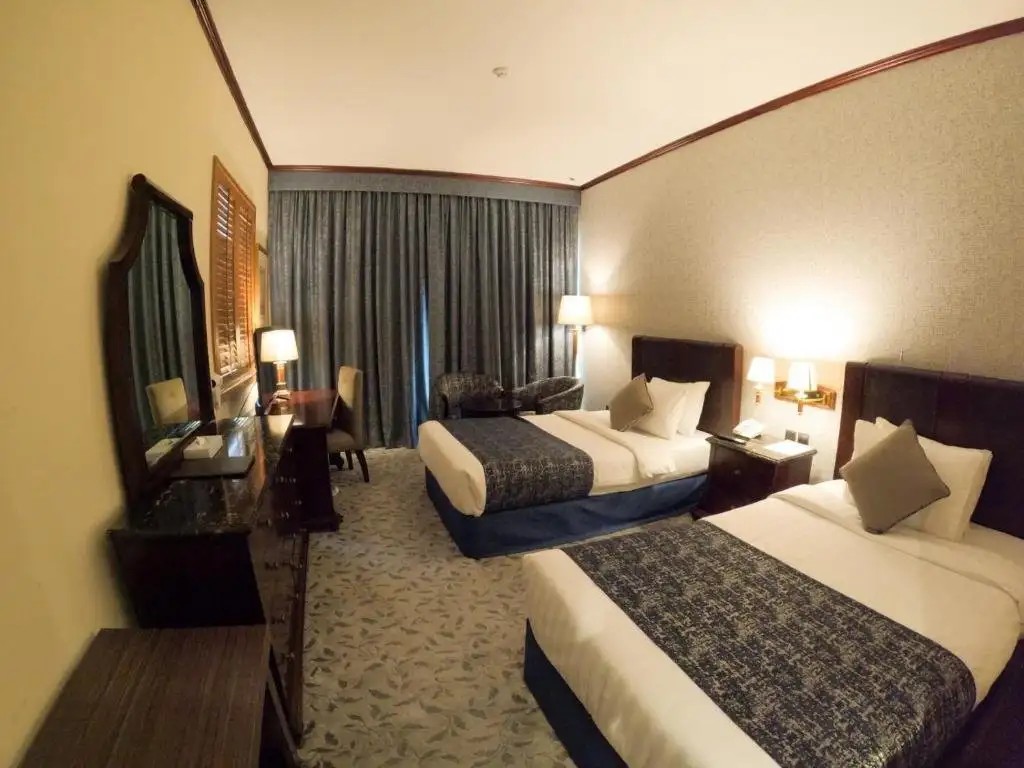 KNIGHT ARMOUR HOTEL (EX. MAYFAIR HOTEL)