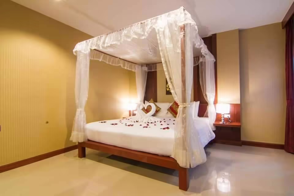 PATONG HEMINGWAYS