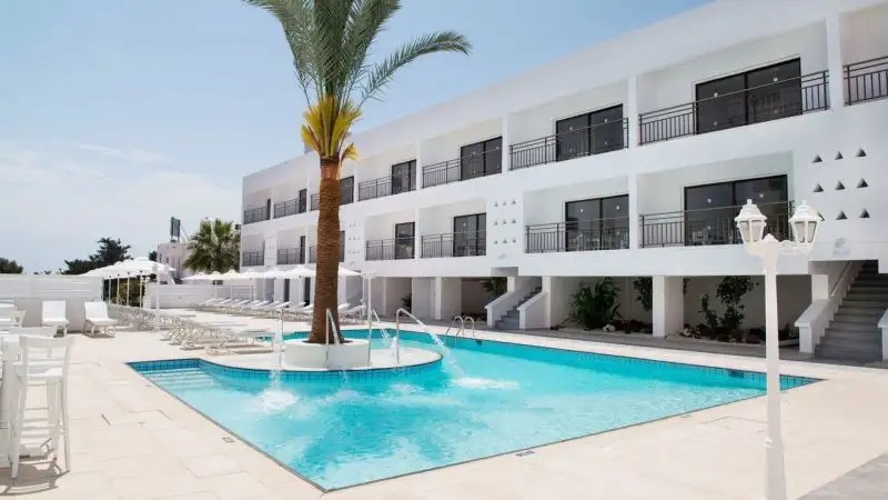 LIQUID HOTEL APTS