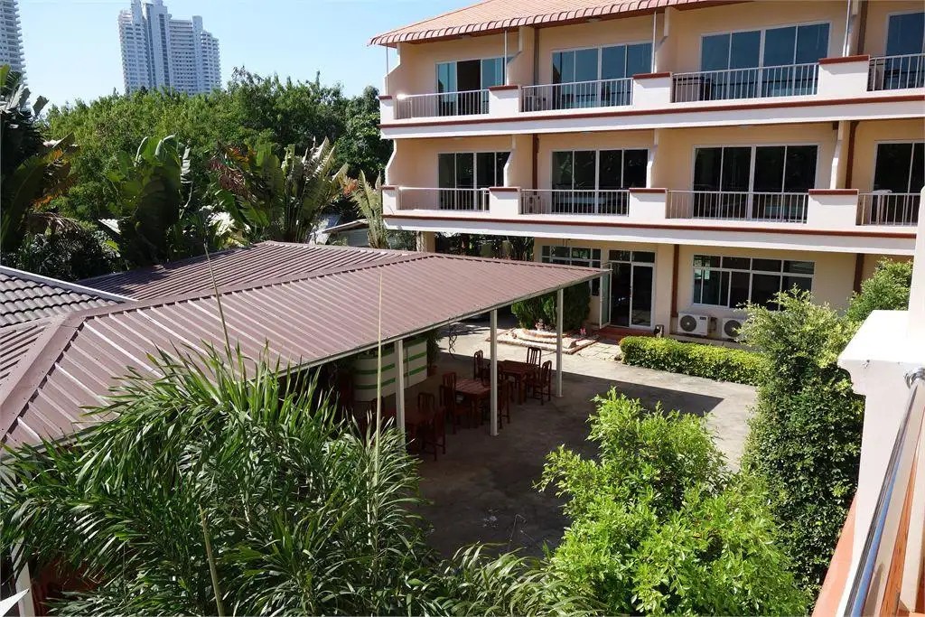 JUNGLE RESORT