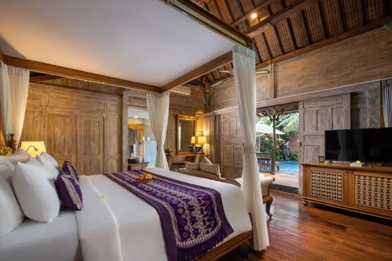artist pool villa
