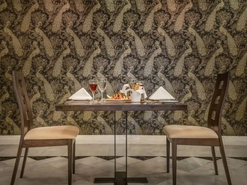 ELEGANCE LUXURY EXECUTIVE SUITES