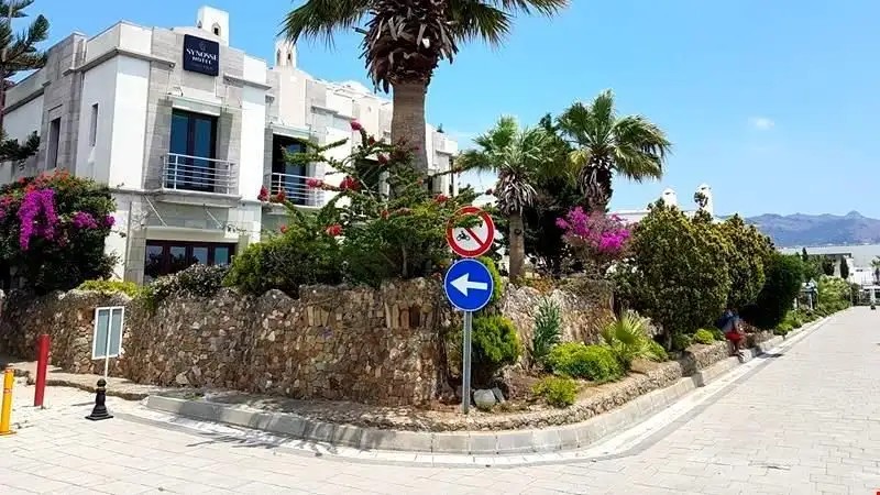 MAIRA BEACH HOTEL