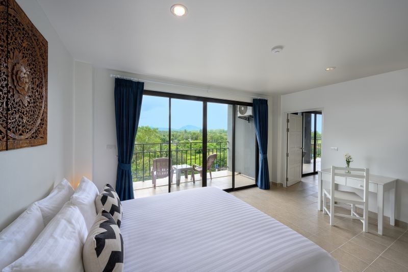 suite 2 br pool view