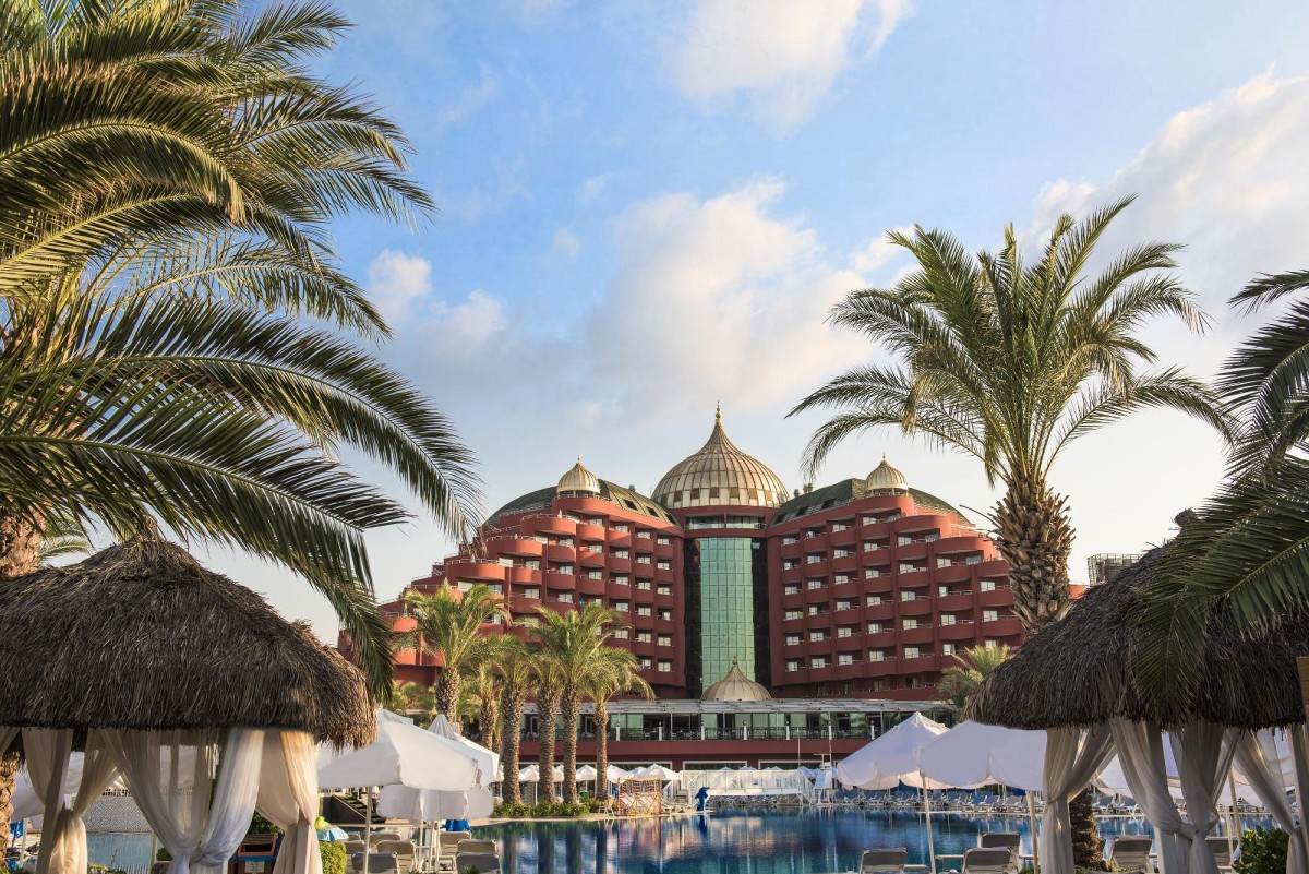 DELPHIN PALACE DELUXE COLLECTION