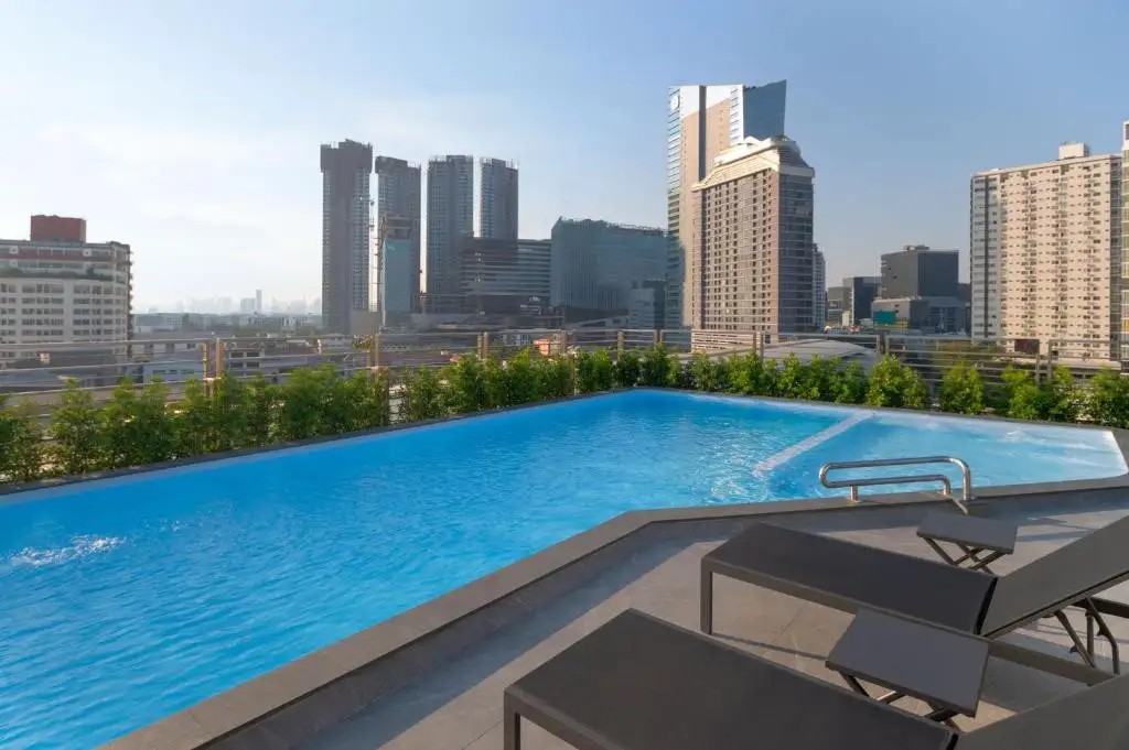 LUMEN BANGKOK UDOMSAUK