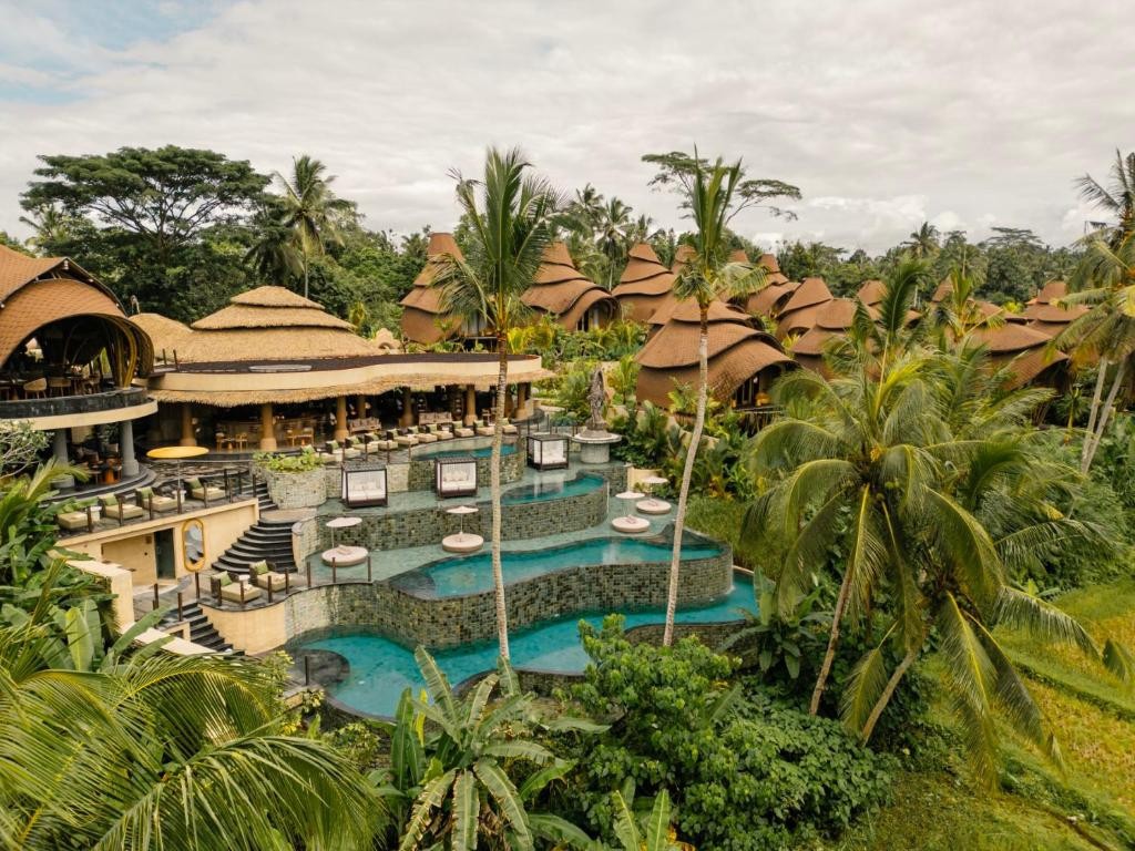 EQUIPOISE RESORT