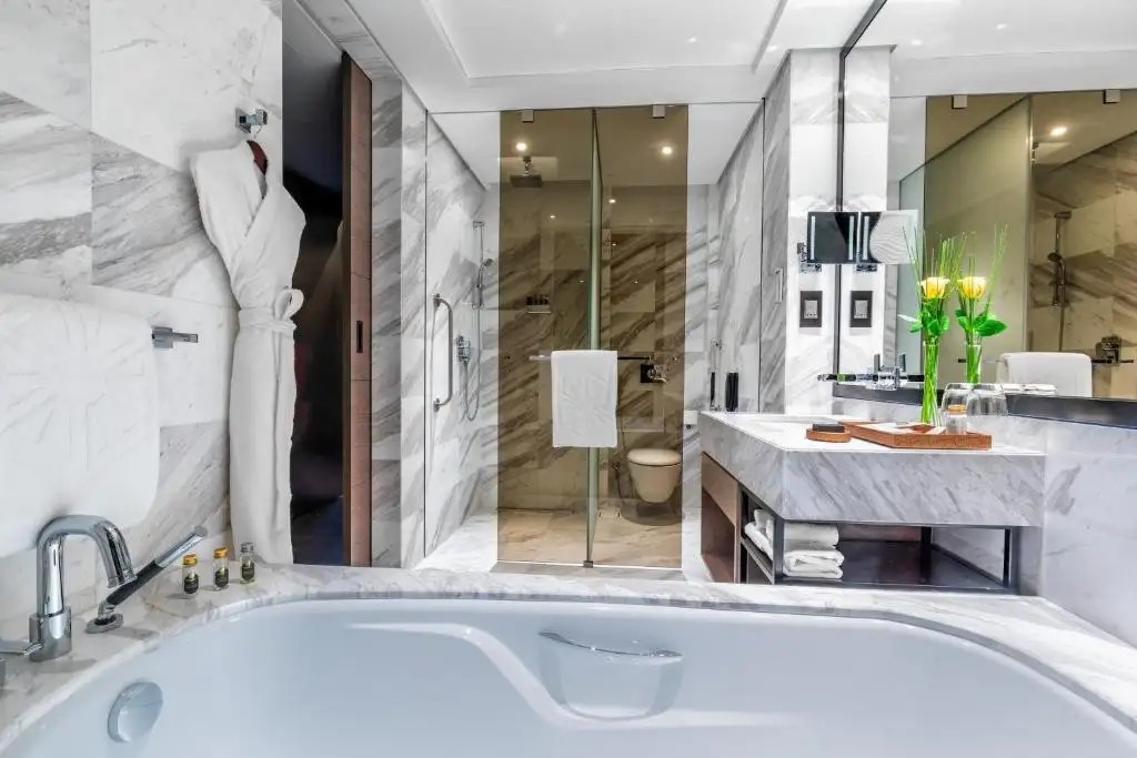 TAJ JUMEIRAH LAKE TOWERS