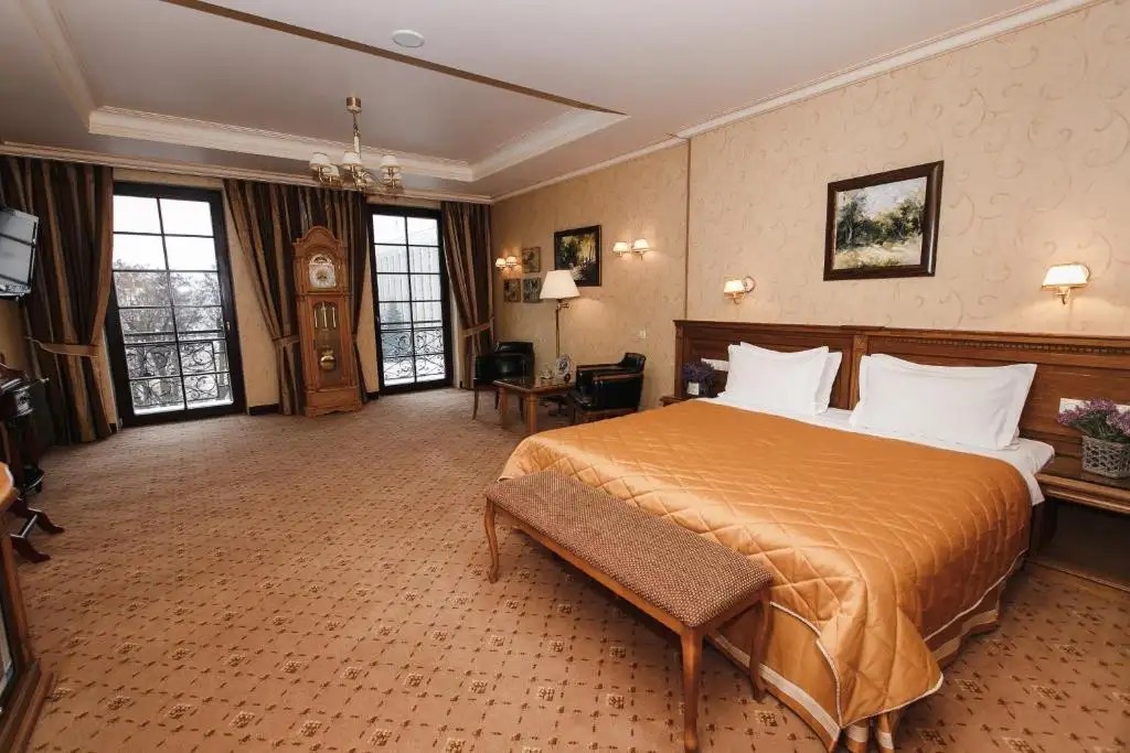 HERMITAGE (ЭРМИТАЖ)