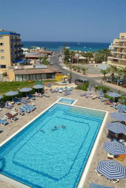 TROPICAL DREAMS HOTEL APTS