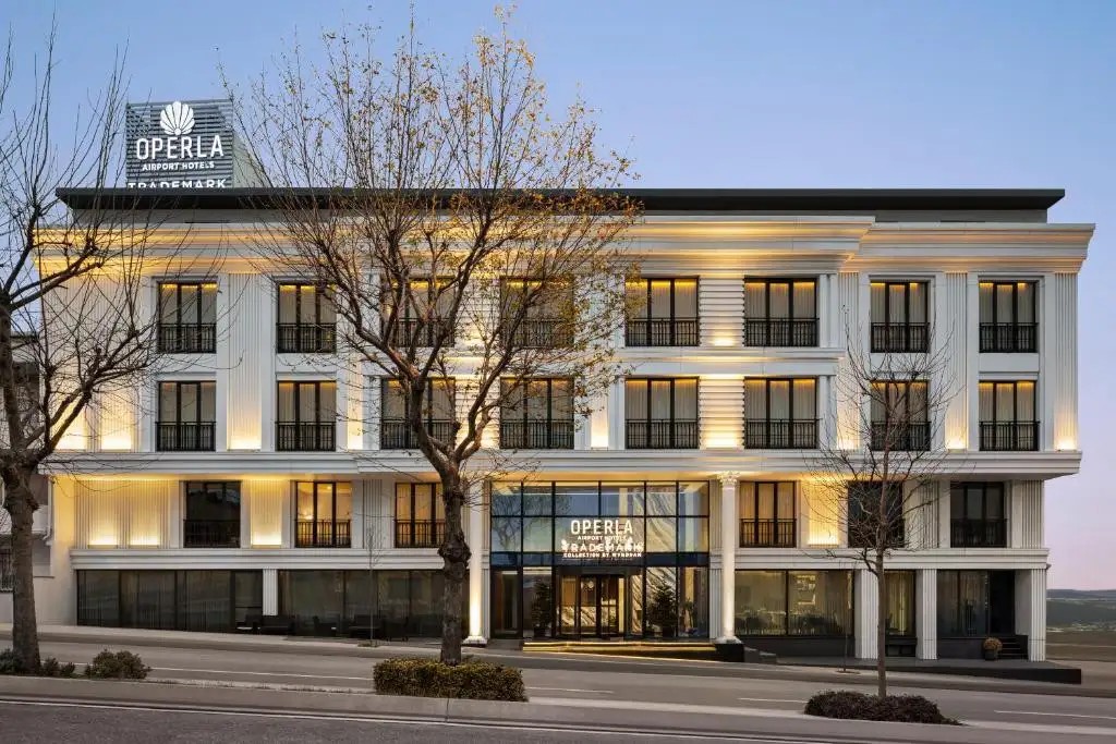 OPERLA AIROPORT HOTELS TRANDEMARK COLLECTION BY WYNDHAM