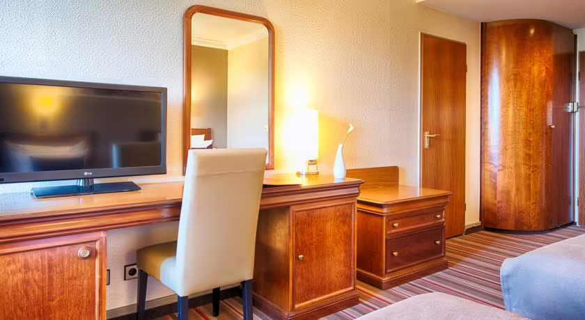 LEONARDO HAMBURG STILLHORN