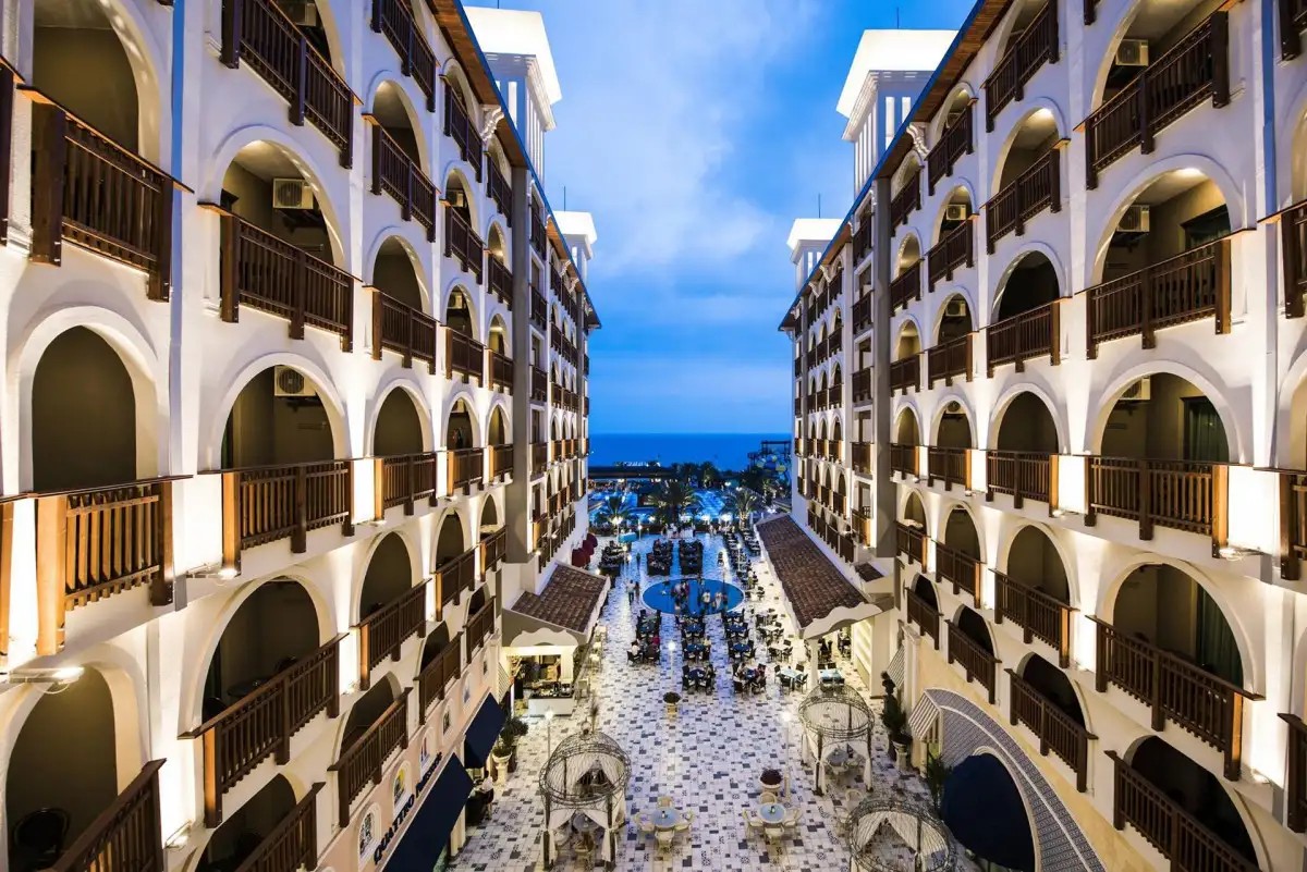 QUATTRO BEACH RESORT & SPA