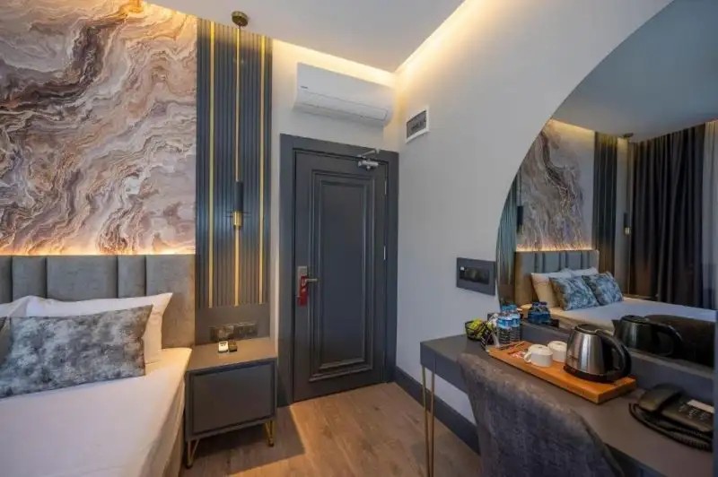 WORLD CLASS AIRPORT HOTEL