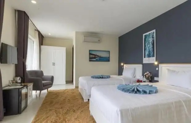 AMON DELUXE HOTEL