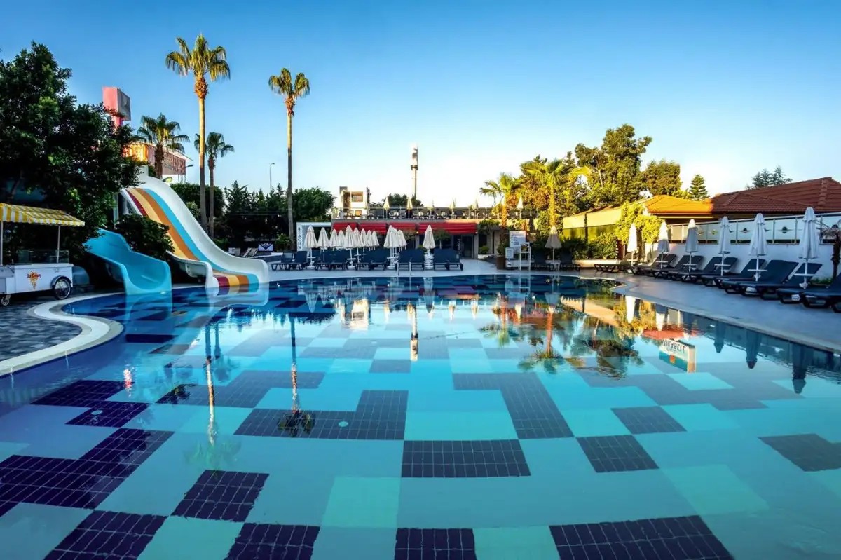 WHITE CITY BEACH ADULTS ONLY 16+