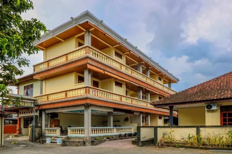 OYO 1654 MAHA BHARATA KUTA INN