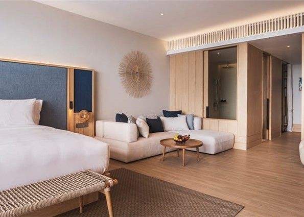 family suite pool access