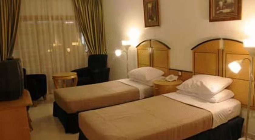 DOLPHIN HOTEL APARTMENTS