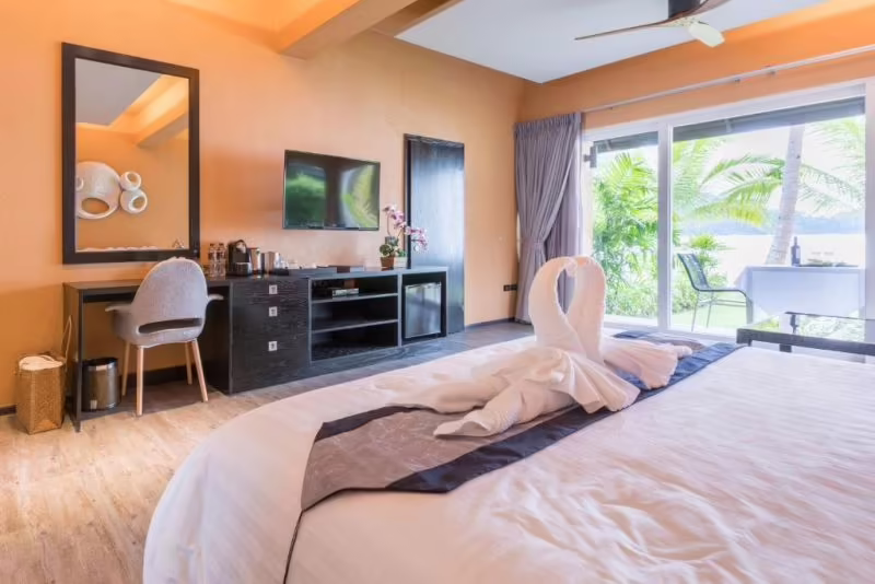 PENINSULA BEACH RESORT