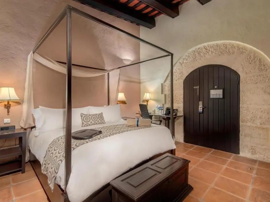 HOSTAL NICOLAS DE OVANDO 