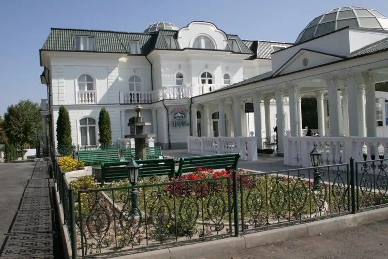 ТРЕК ГОСТИНИЧНЫЙ КОМПЛЕКС
