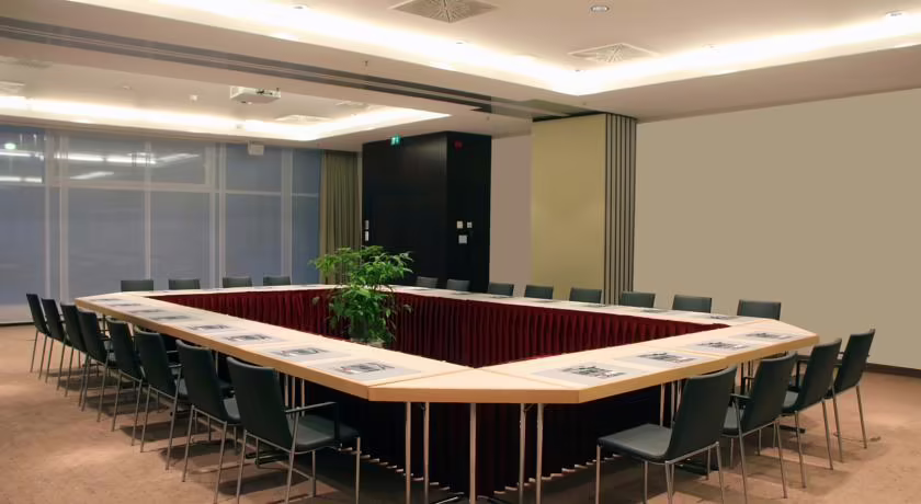 PULLMAN DRESDEN NEWA