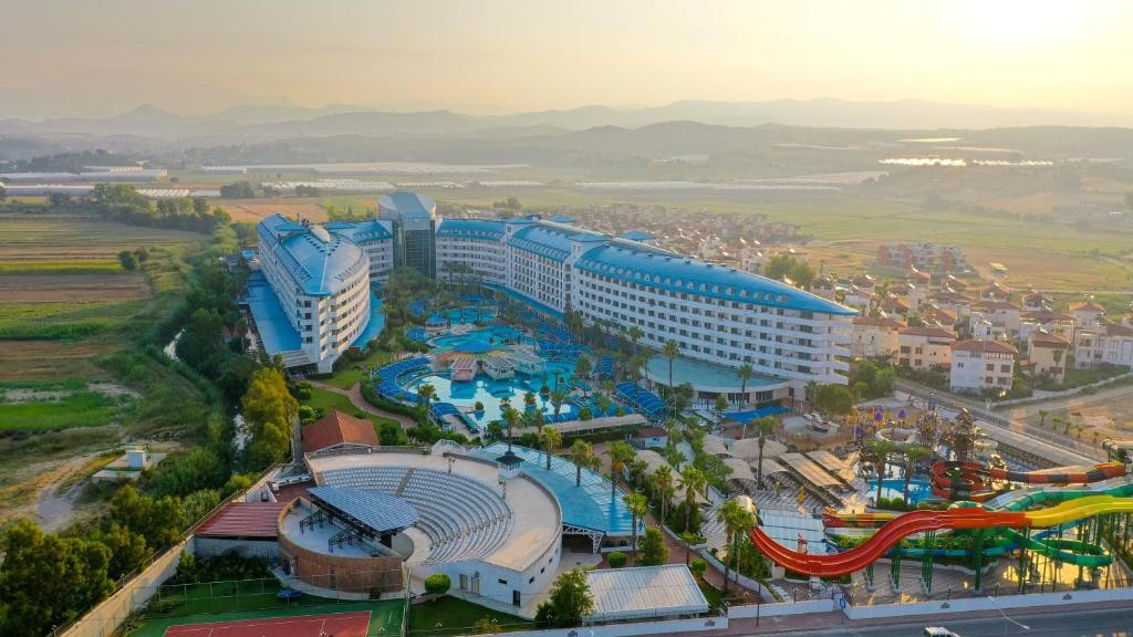 CRYSTAL ADMIRAL AQUA COLLECTION (EX. CRYSTAL ADMIRAL RESORT SUITES & SPA)