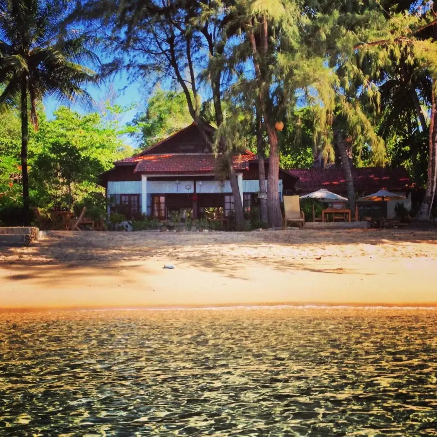 BAMBOO COTTAGES & RESTAURANT