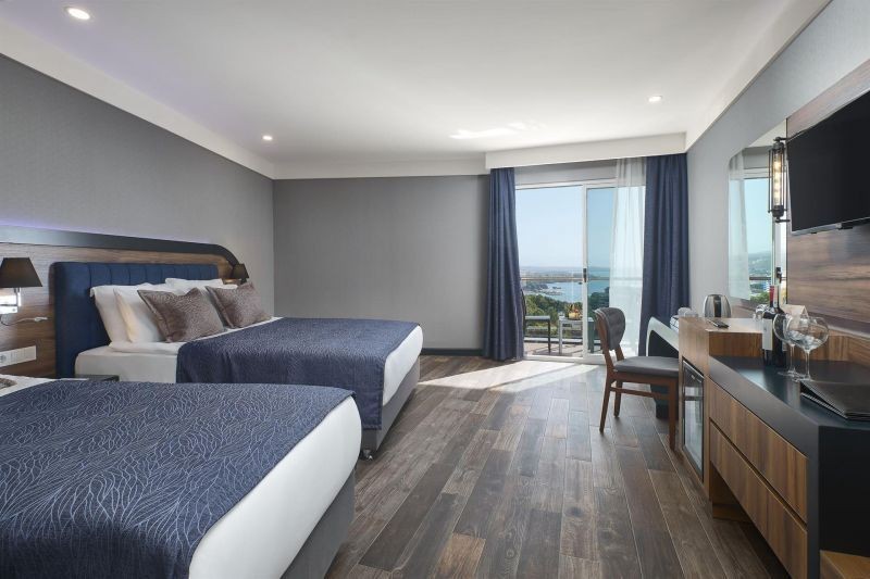 standard side sea view