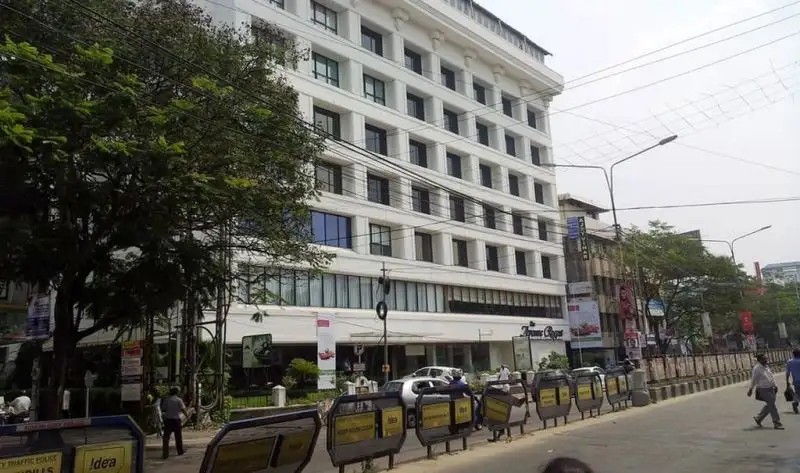 AVENUE REGENT
