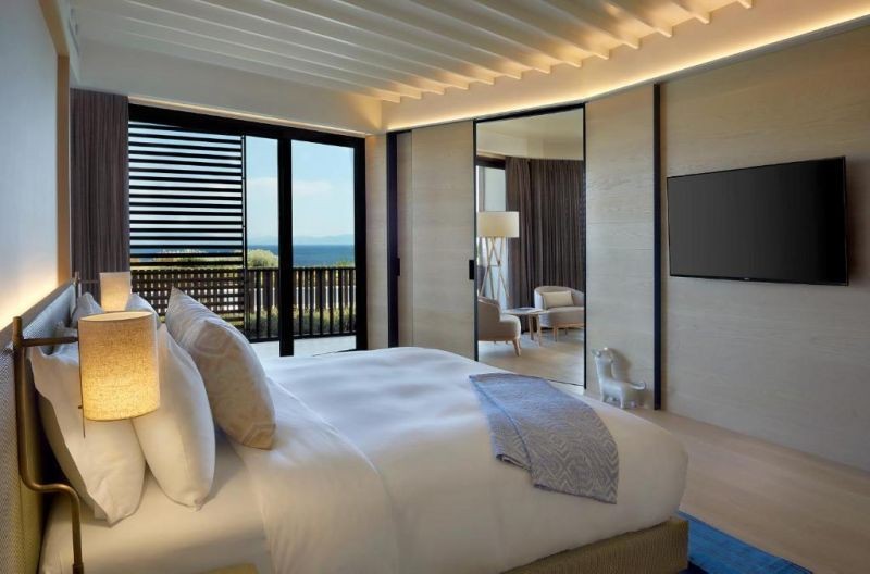 master suite pool sea view