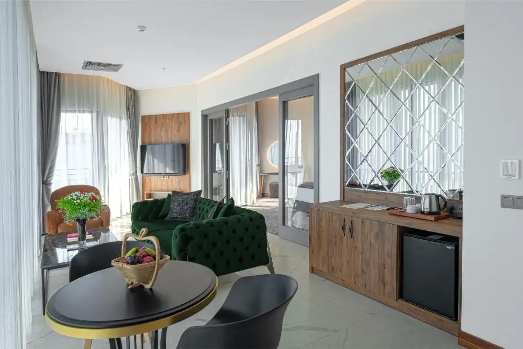 KLEOPATRA RIVIERA ZEN ADULTS ONLY 16+