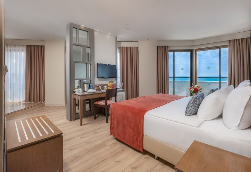 deluxe jacuzzi sea view