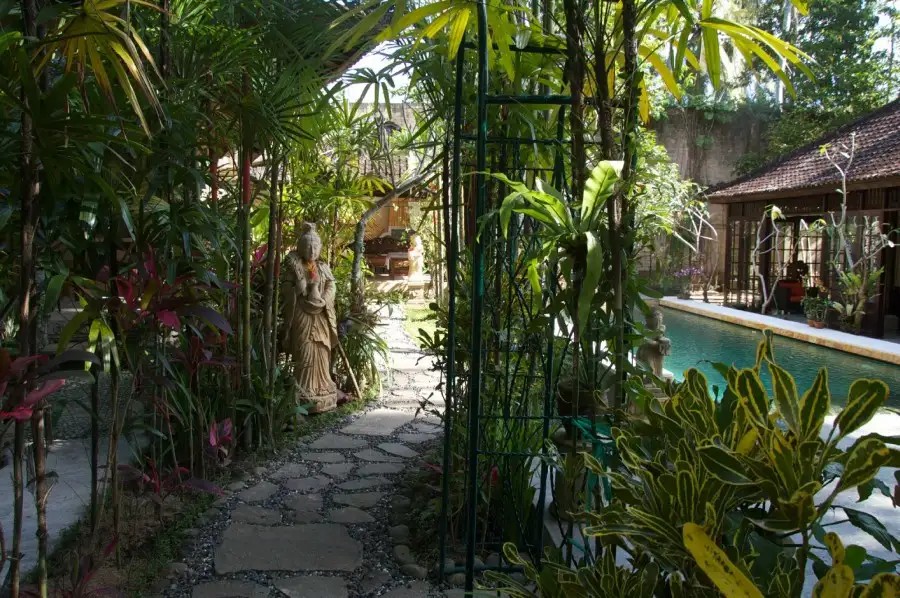 BALI TAMAN RAHASIA