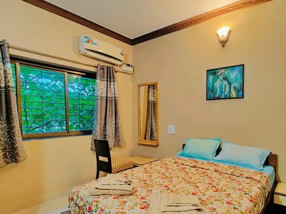 ASHVEM BEACH INN