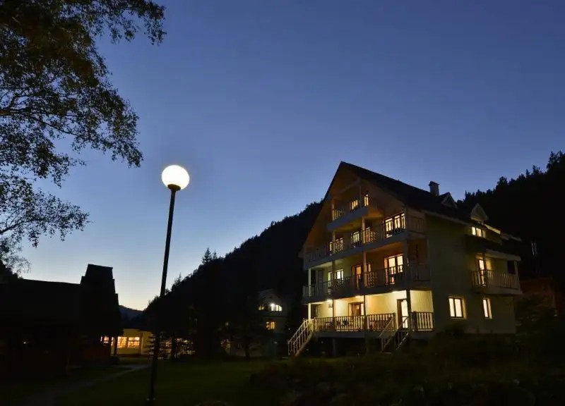 AРЕДА 1 – MOUNTAIN HOTEL